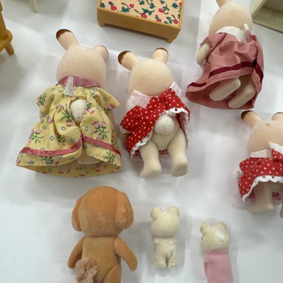 Calico Critters Sylvanian Cat Family Lot of 28 Furniture Dolls Accessories - Picture 10 of 10